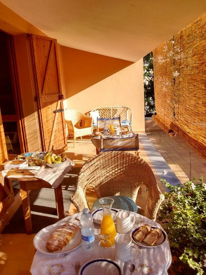 Via Dei Gerani B&B Sìnnai 外观 照片
